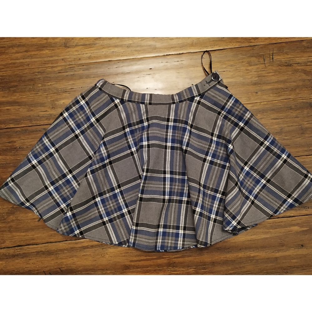 Girls plaid mini skirt